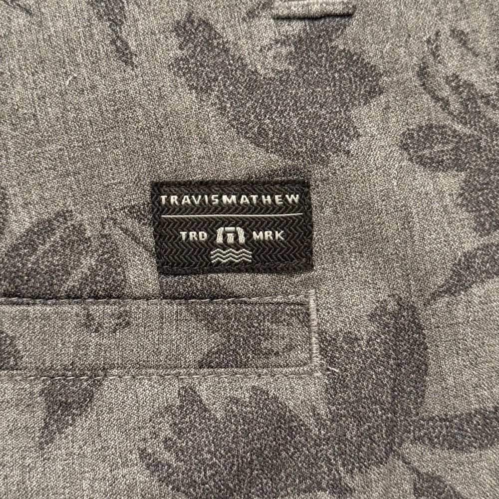 Travis Mathew Mens Floral Print Golf Shorts Size 40 Gray Performance Stretch - Picture 3 of 7